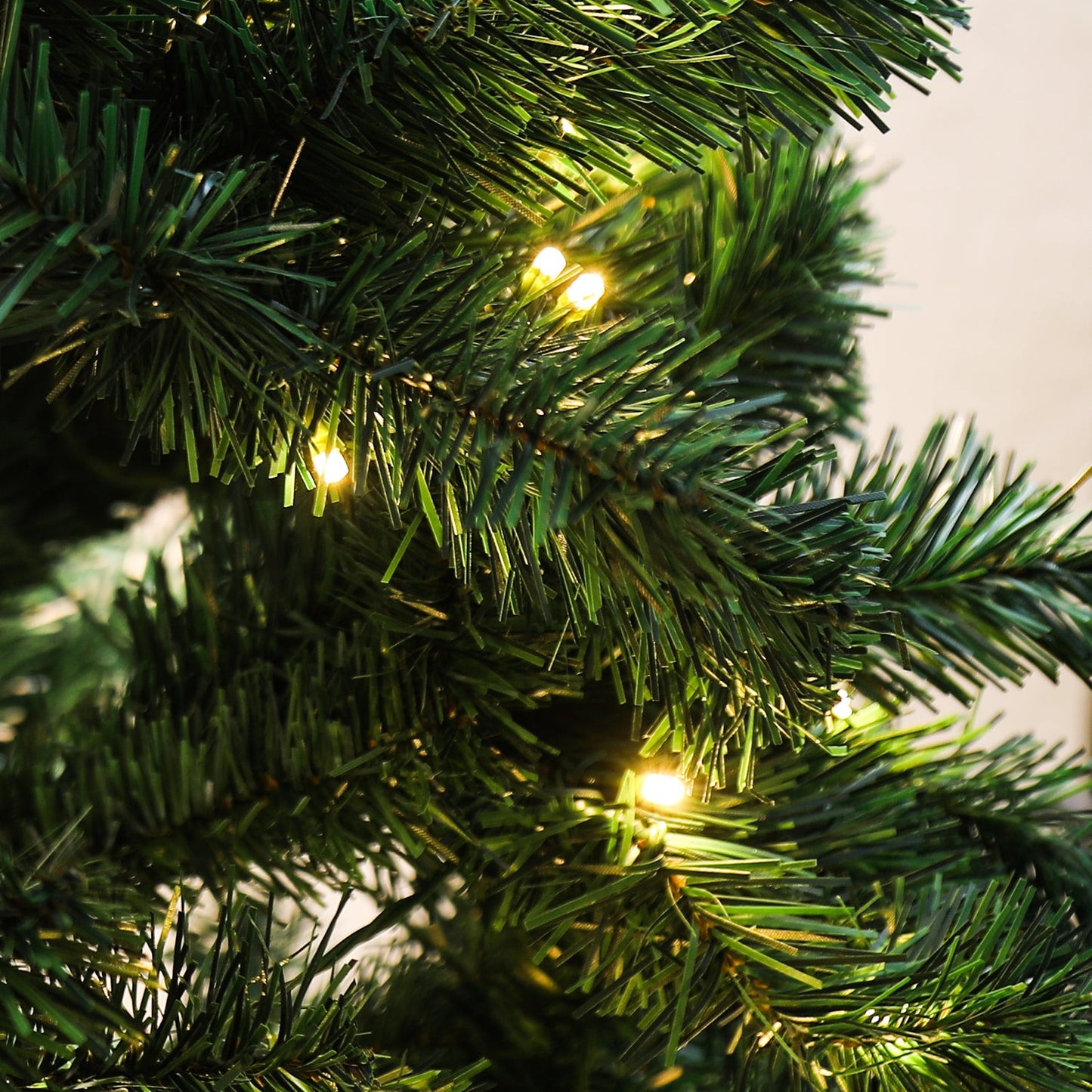 Weihnachtsbaum künstlich mit Beleuchtung